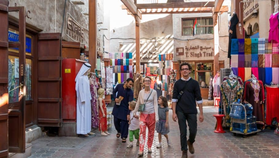 שוק הטקסטיל בדובאי השוק העתיק ביותר באיחוד האמירויות דובאי 🌴